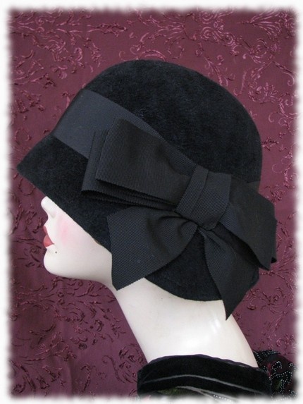 1920s cloche with bow