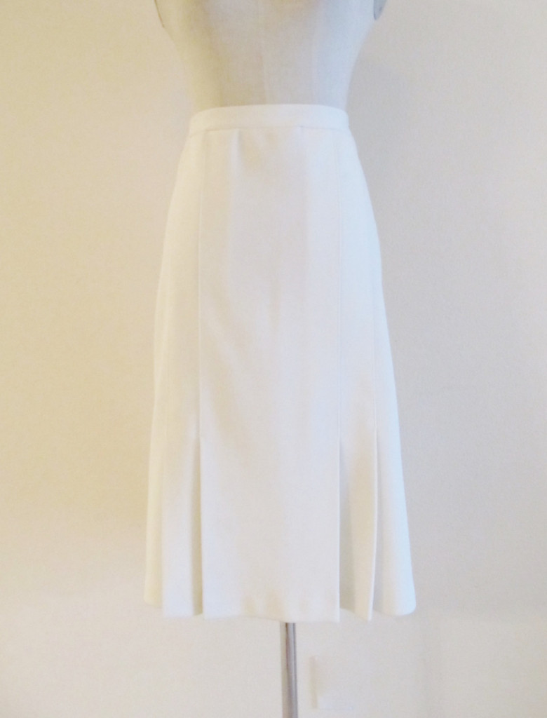 1970s white pleated skirt
